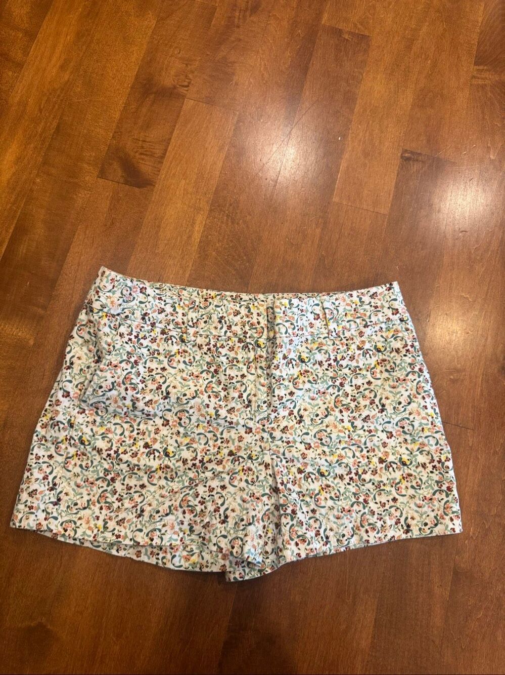 LOFT Outlet Floral Shorts Women’s Size 6 4” Inseam 100% Cotton Multicolor